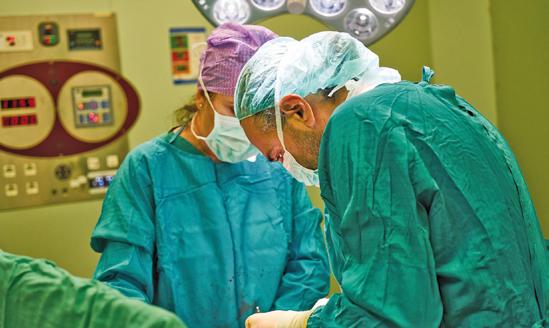 Prier que Dieu accompagne une intervention médicale