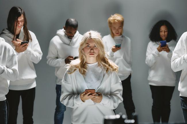 jeunes avec portables