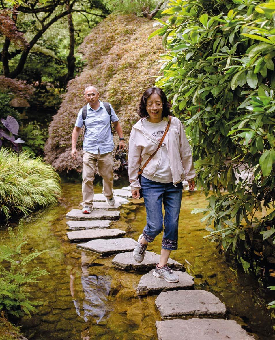traversée d'une petite rivière à deux