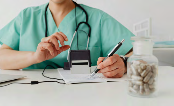 Apprenons à suivre ses prescriptions et à adapter notre alimentation. médecin